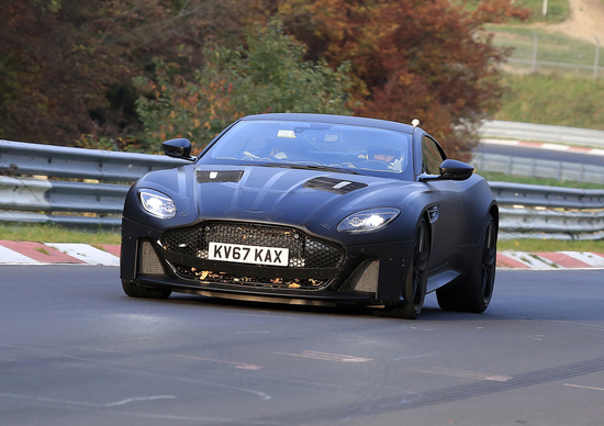 Aston Martin Vanquish, test per la prossima generazione 