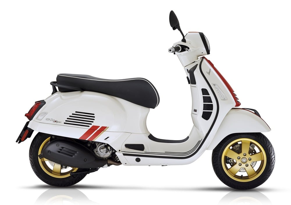 Vespa GTS 300 Super Racing Sixties Hpe 2021 22 Prezzo E Scheda