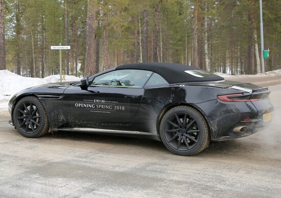 Aston Martin DB11 Volante: immagini dai test Aston Martin DB11 Volante: immagini dai test