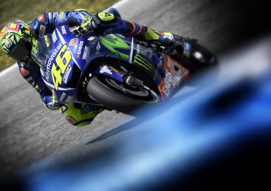 MotoGP 2017. Rossi: Sembrava che si stesse rompendo tutto MotoGP 2017. Rossi: Sembrava che si stesse rompendo tutto