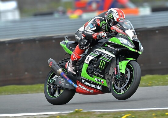 SBK 2017. Rea domina anche le FP2 a Donington SBK 2017. Rea domina anche le FP2 a Donington