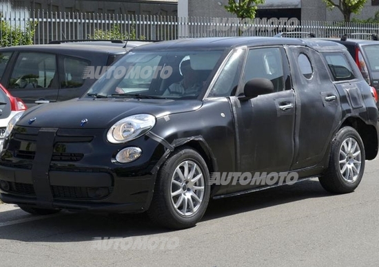 SUV Alfa Romeo: beccato per la prima volta il muletto! SUV Alfa Romeo: beccato per la prima volta il muletto!