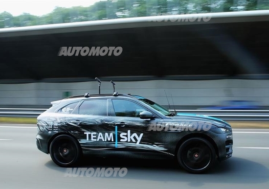 Jaguar F-Pace, debutto al Tour de France 2015 Jaguar F-Pace, debutto al Tour de France 2015