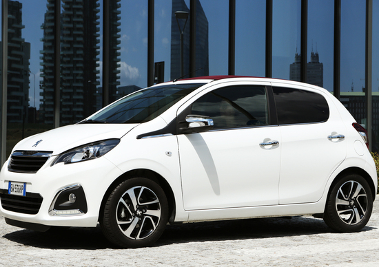 Peugeot 108: anche nel 2015 la piccola del Leone diventa Car-aoke Peugeot 108: anche nel 2015 la piccola del Leone diventa Car-aoke