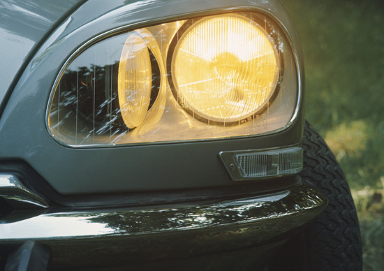 Fari girevoli? La Citroen DS li aveva 50 anni fa Fari girevoli? La Citroen DS li aveva 50 anni fa