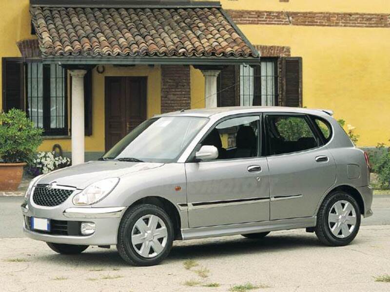 Daihatsu sirion 2002