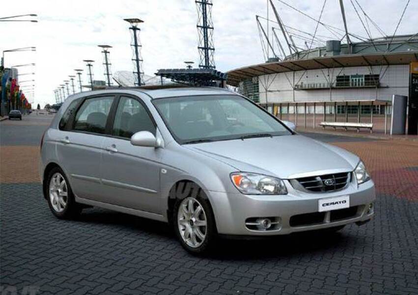 Kia cerato 2004 хэтчбек