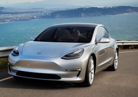 Tesla, 1,6 miliardi di euro di perdite nel 2017 Tesla, 1,6 miliardi di euro di perdite nel 2017