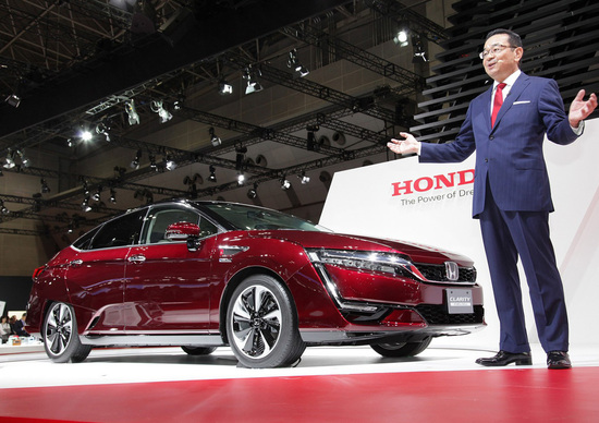 Honda Clarity Fuel Cell: l'auto a idrogeno arriva nel 2016 Honda Clarity Fuel Cell: l'auto a idrogeno arriva nel 2016