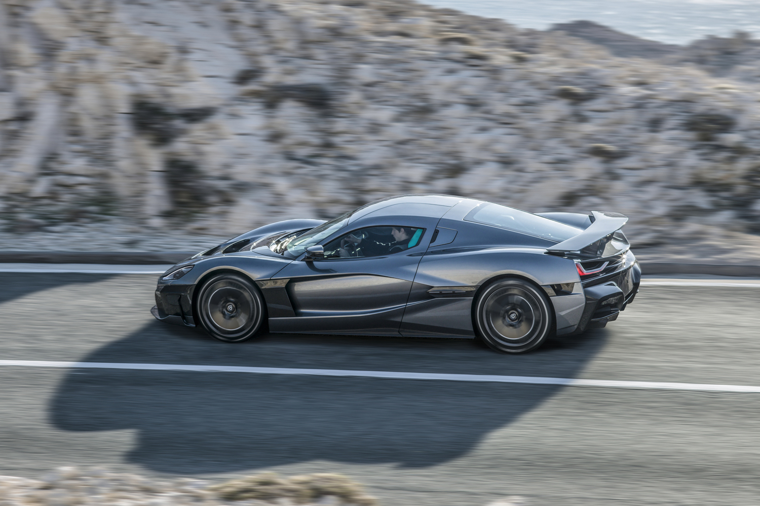 Rimac C_Two, l’elettrica con prestazioni da urlo: 1914 CV e 412 km/h