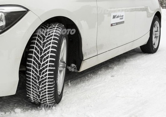 Gomme invernali: tutti i luoghi comuni, dai SUV al rischio multe Gomme invernali: tutti i luoghi comuni, dai SUV al rischio multe