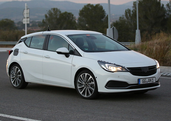 Opel Astra: pronta a tornare la GSi? Opel Astra: pronta a tornare la GSi?