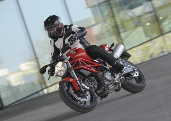 DUCATI Monster 696 DUCATI Monster 696
