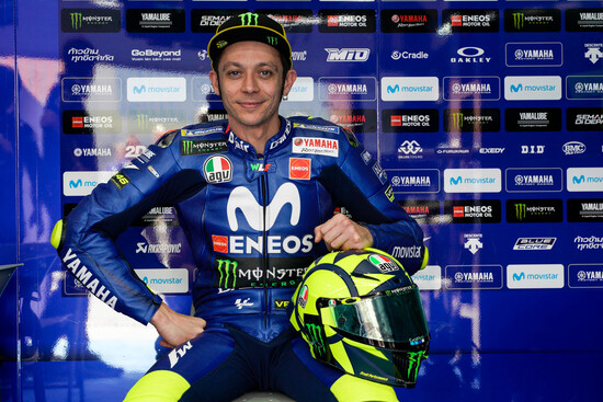 AGV e Rossi: un'inedita grafica SoleLuna Anni '70 per il Pista GP R AGV e Rossi: un'inedita grafica SoleLuna Anni '70 per il Pista GP R