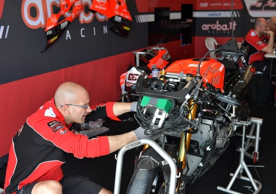 Regolamenti SBK. Ducati non potrà sviluppare il motore della Panigale Regolamenti SBK. Ducati non potrà sviluppare il motore della Panigale