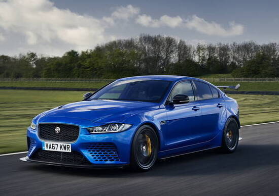 La Jaguar XE SV Project 8 è pronta per divorare la strada La Jaguar XE SV Project 8 è pronta per divorare la strada