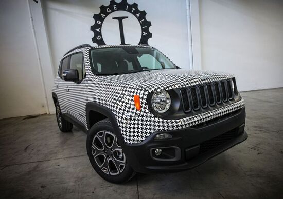 Da Lapo Elkann una Jeep Renegade per Womanity Foundation Da Lapo Elkann una Jeep Renegade per Womanity Foundation