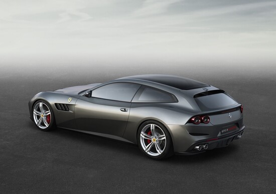 Ferrari GTC4Lusso: ecco l'erede della FF al Salone di Ginevra 2016 Ferrari GTC4Lusso: ecco l'erede della FF al Salone di Ginevra 2016