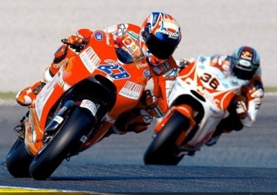 Stoner firma i test di Valencia Stoner firma i test di Valencia