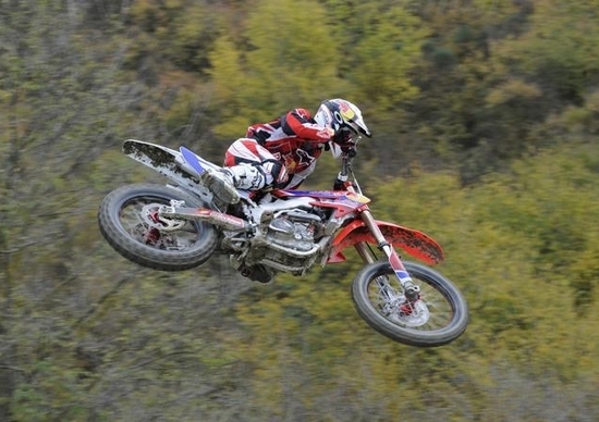 Il cross benefico di Valentino Il cross benefico di Valentino