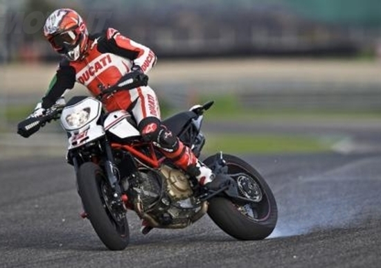 Hypermotard 1100EVO SP da febbraio nelle concessionarie Hypermotard 1100EVO SP da febbraio nelle concessionarie