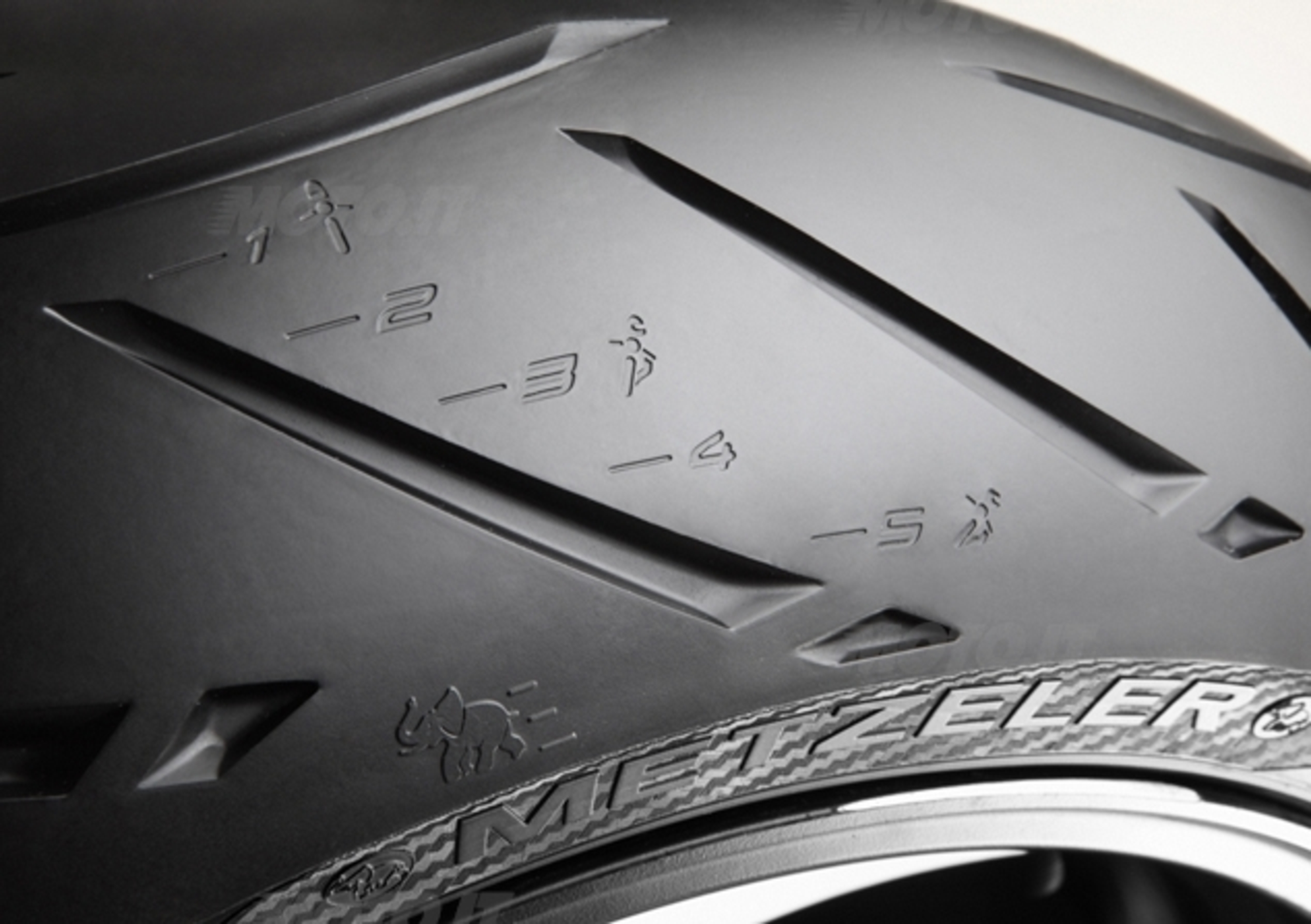 Metzeler Sportec M5 Interact™ - Accessori - Moto.it