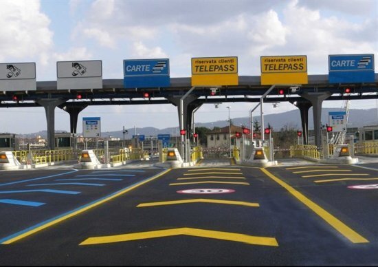 Telepass, cosa fare quando la sbarra non si alza: la guida Telepass, cosa fare quando la sbarra non si alza: la guida