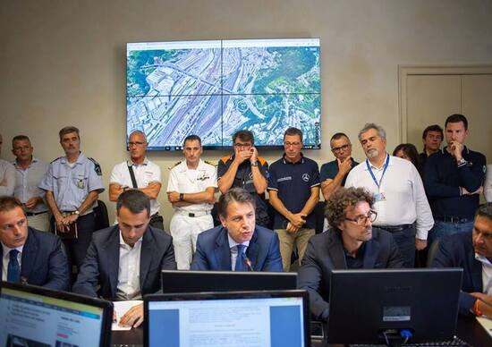 Ponte Morandi, Conte: «Revoca della concessione ad Autostrade» Ponte Morandi, Conte: «Revoca della concessione ad Autostrade»