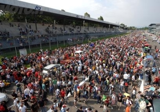 Biaggi record a Monza: 326,9 km/h! Biaggi record a Monza: 326,9 km/h!