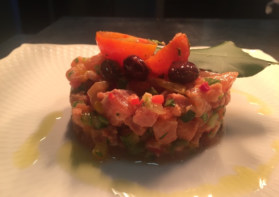 Le ricette di Guerini: tartare di salmone e avocado Le ricette di Guerini: tartare di salmone e avocado