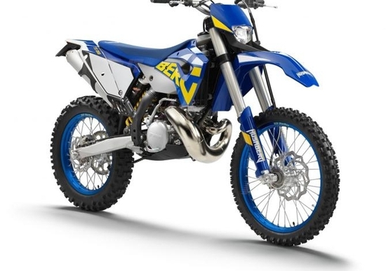 Husaberg TE 250 e 300 2011: arriva il 2 tempi Husaberg TE 250 e 300 2011: arriva il 2 tempi