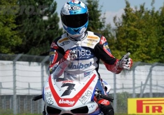 Un grande Checa si impone a Imola Un grande Checa si impone a Imola