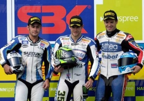 SBK. Crutchlow vince gara 1 a Magny-Cours SBK. Crutchlow vince gara 1 a Magny-Cours