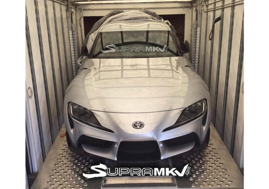 Toyota Supra: una foto svela il muso senza veli Toyota Supra: una foto svela il muso senza veli