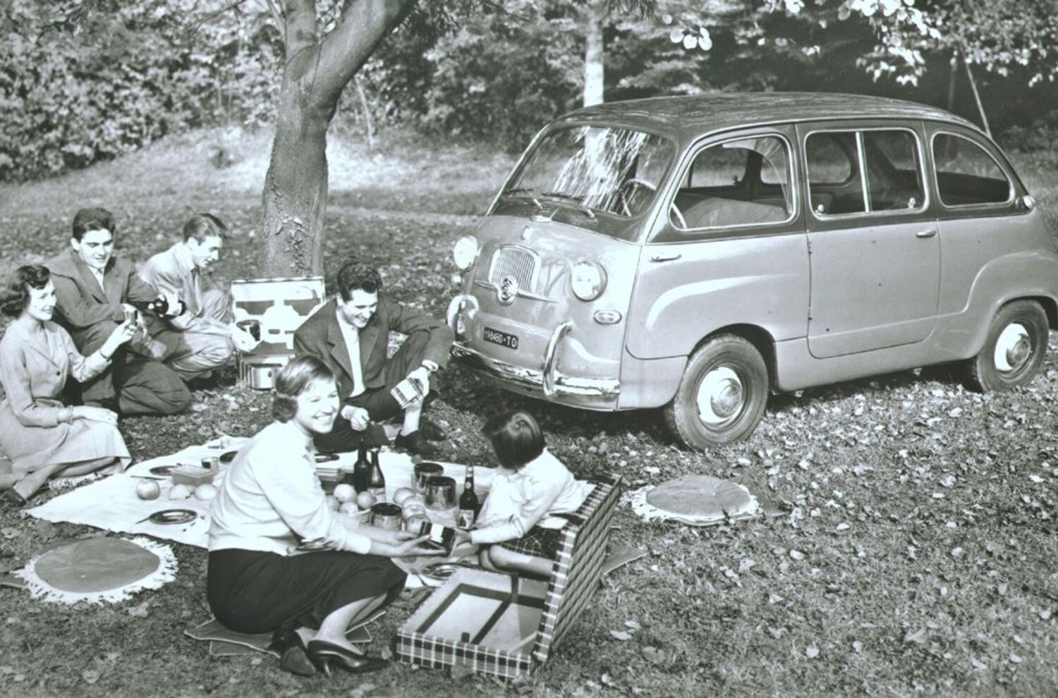 Domenica, dopo una settimana di lavoro, era svago semplice allaperto stretti in unauto italiana. Anche questo parte del boom