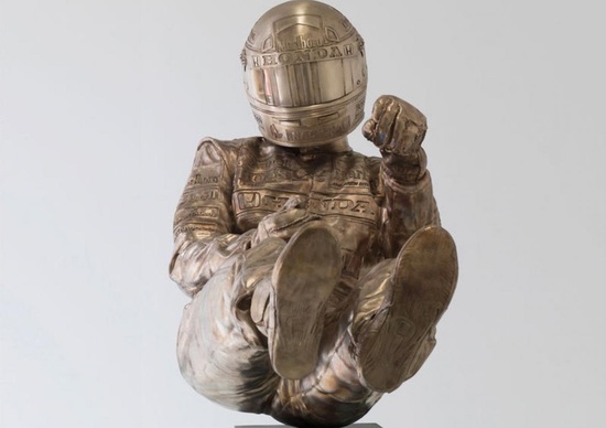 Senna, una statua in bronzo per i 25 anni dalla scomparsa Senna, una statua in bronzo per i 25 anni dalla scomparsa