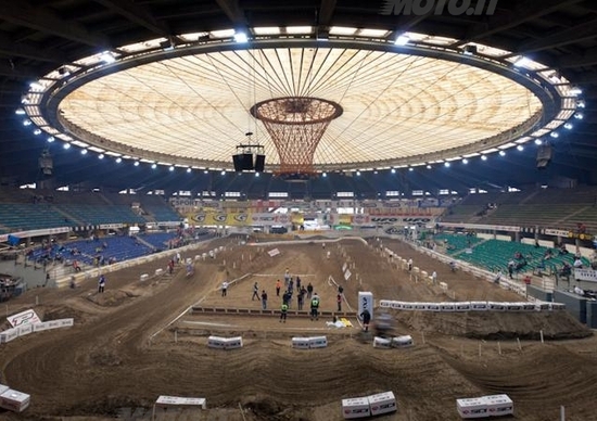 Enduro Indoor di Genova. La pista è pronta! Enduro Indoor di Genova. La pista è pronta!