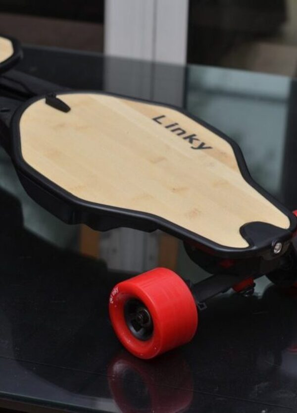 Linky, il primo skateboard elettrico pieghevole