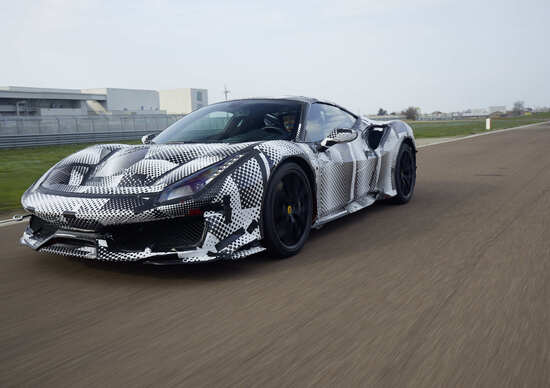 Nuova Ferrari 488 Hybrid, Ci siamo: Cavallino con V8 elettrificato in vendita a breve Nuova Ferrari 488 Hybrid, Ci siamo: Cavallino con V8 elettrificato in vendita a breve