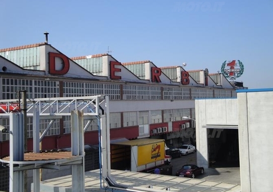 Piaggio chiude lo stabilimento Derbi di Barcellona Piaggio chiude lo stabilimento Derbi di Barcellona