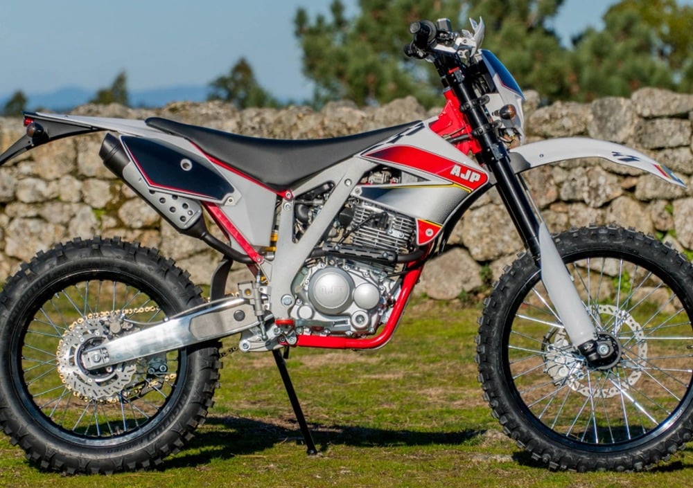 AJP PR4 240 Enduro Pro (2019 - 20), Prezzo E Scheda Tecnica - Moto.it