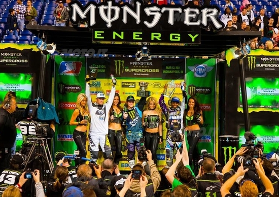AMA Supercross. Villopoto vince anche a Indianapolis AMA Supercross. Villopoto vince anche a Indianapolis
