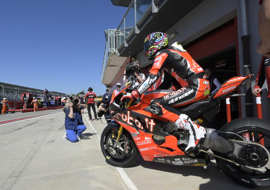 SBK 2019. Davies conquista la Superpole a Imola SBK 2019. Davies conquista la Superpole a Imola
