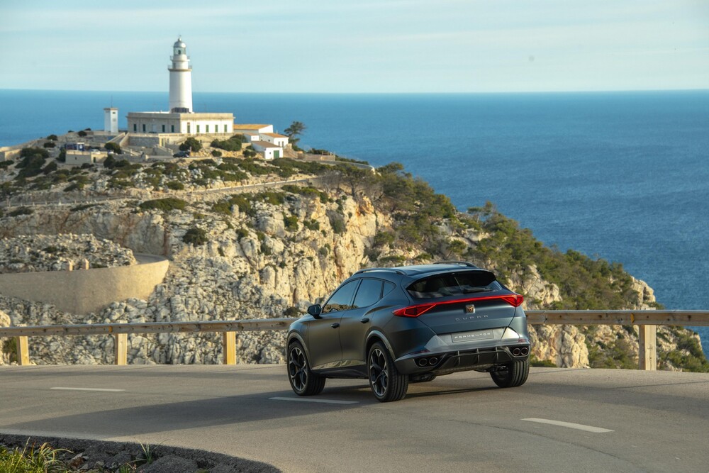 Il prototipo Cupra Formentor è spinto da un powertrain ibrido da 245 CV