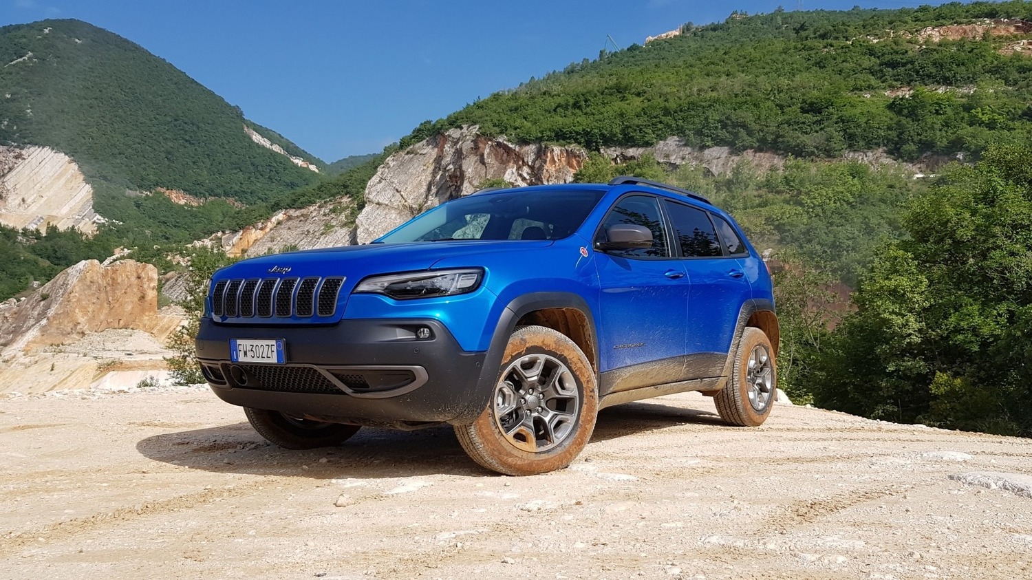 Nuova Cherokee 2019 Trailhawk: col benzina 272 CV è una pura Jeep bella anche in strada