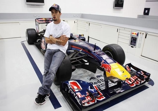 I piloti Repsol Honda visitano la sede del Red Bull Racing F1 I piloti Repsol Honda visitano la sede del Red Bull Racing F1