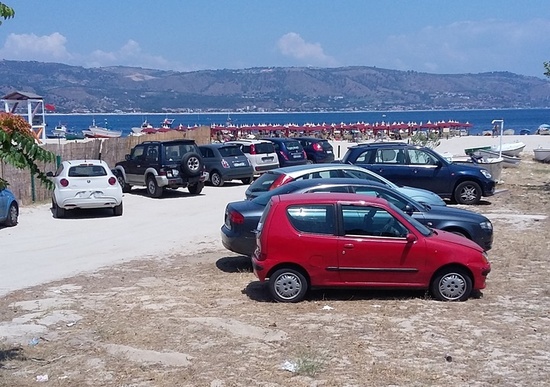 Multe da spiaggia, come evitare brutte sorprese sotto l'ombrellone Multe da spiaggia, come evitare brutte sorprese sotto l'ombrellone