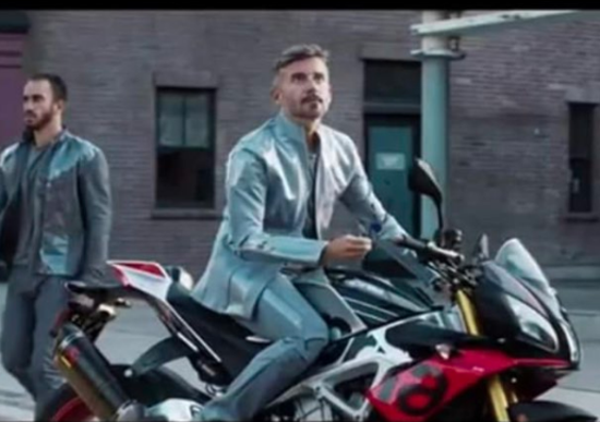 Max Biaggi e Aprilia nel nuovo video di Fabio Rovazzi Max Biaggi e Aprilia nel nuovo video di Fabio Rovazzi