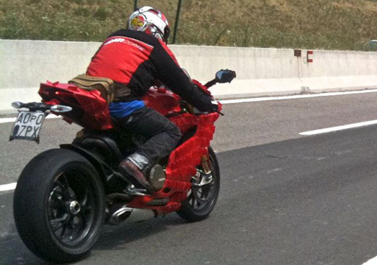 Foto spia della Ducati Extreme 1199 Foto spia della Ducati Extreme 1199