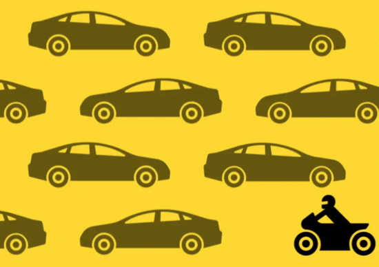 Moto e auto: manuale di convivenza in cinque citazioni (più una) Moto e auto: manuale di convivenza in cinque citazioni (più una)